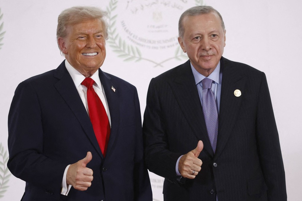 Turkey’s President Recep Tayyip Erdogan and US President Donald Trump give a thumbs up at the Gaza Peace Summit in Sharm El-Sheikh, Egypt, on October 13. Photo: AFP