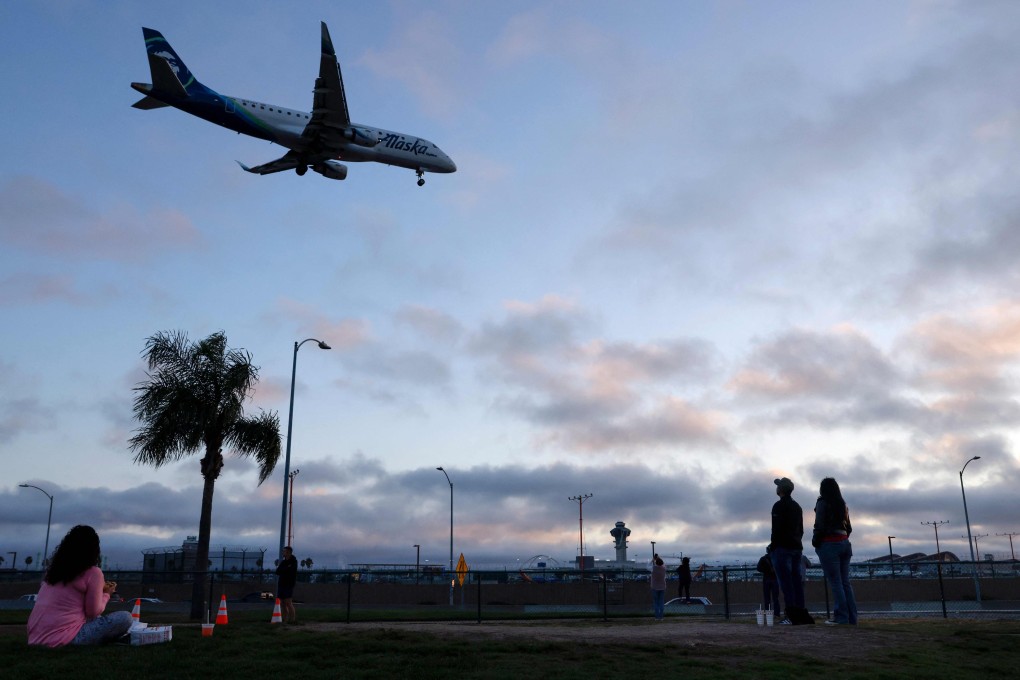 An Alaska Airlines plane prepares to land at LAX on Thursday. The FAA will cut flights by 10 per cent at 40 major airports starting on Friday, including LAX, due to air traffic control staffing shortages from the government shutdown. Photo: Getty Images/AFP