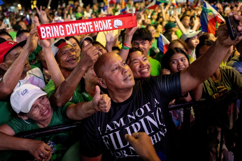 Philippine Senator Ronald Dela Rosa takes a selfie with Rodrigo Duterte’s supporters in Davao City on March 28. Photo: Reuters