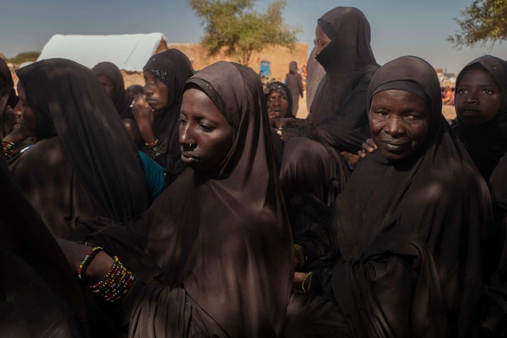 Fulani refugee women wearing veils imposed by fighters from JNIM. Jihadists affiliated with al-Qaeda are tightening their grip on the increasingly weakened Malian military regime. Photo: AFP