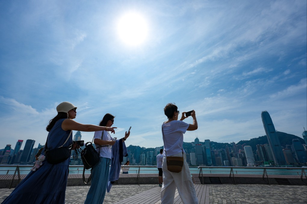Hong Kong issued T1 at 12.20pm on Monday. Photo: Jelly Tse