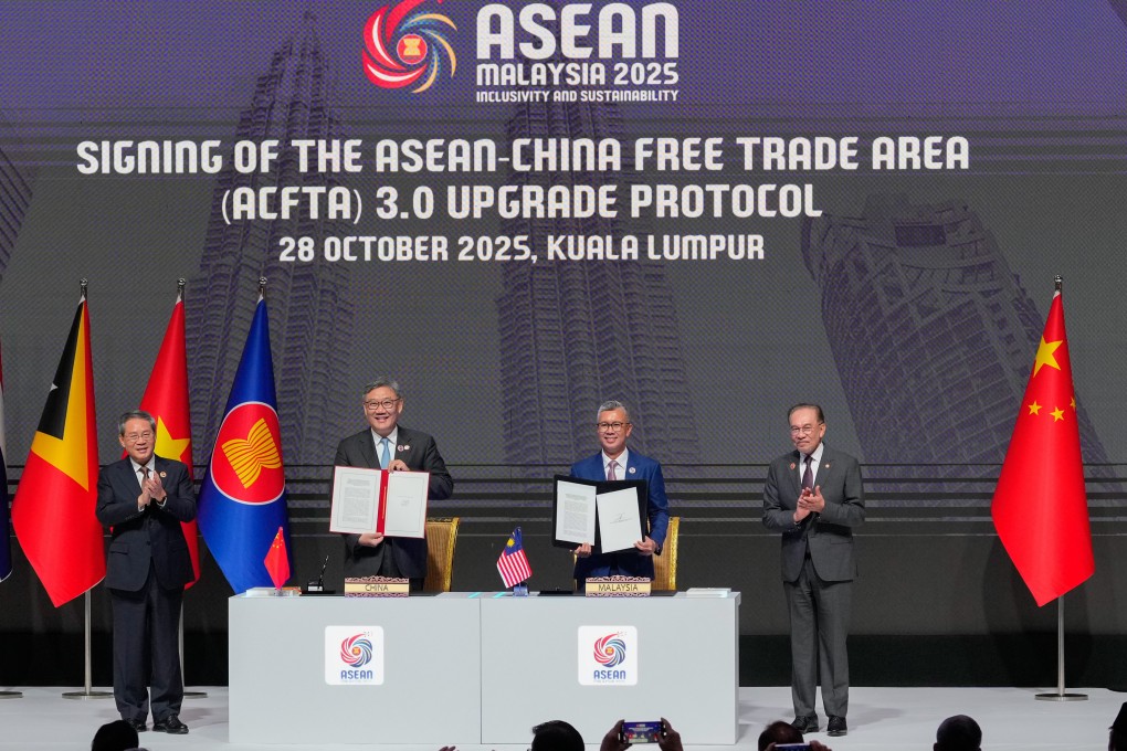 China’s Premier Li Qiang (far left) and Malaysia’s Prime Minister Anwar Ibrahim (far right), witness the signing ceremony for the Asean-China Free Trade Area 3.0 Upgrade Protocol by China’s Commerce Minister Wang Wentao and Malaysia’s Minister of Investment Abdul Aziz in Kuala Lumpur, Malaysia, on Octover 28. Photo: AP