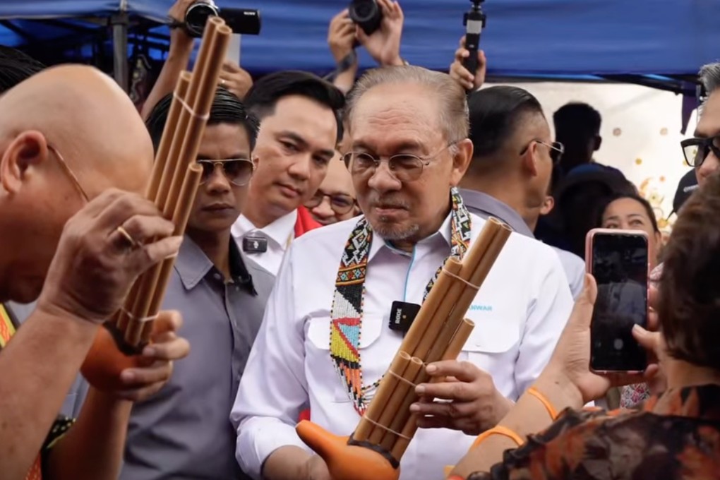 Malaysian Prime Minister Anwar Ibrahim meets Sabahans during a visit to Kota Kinabalu’s Gaya Market on Sunday. Photo: Facebook/Anwar Ibrahim