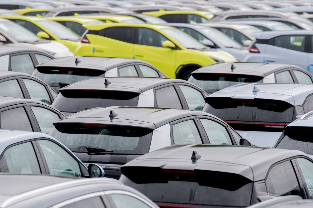 Persaingan Ketat di Pasar EV dan Tantangan Krisis Chip Global