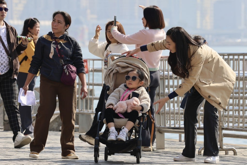 Residents wrap up warm during last year’s cold weather. Photo: Jelly Tse
