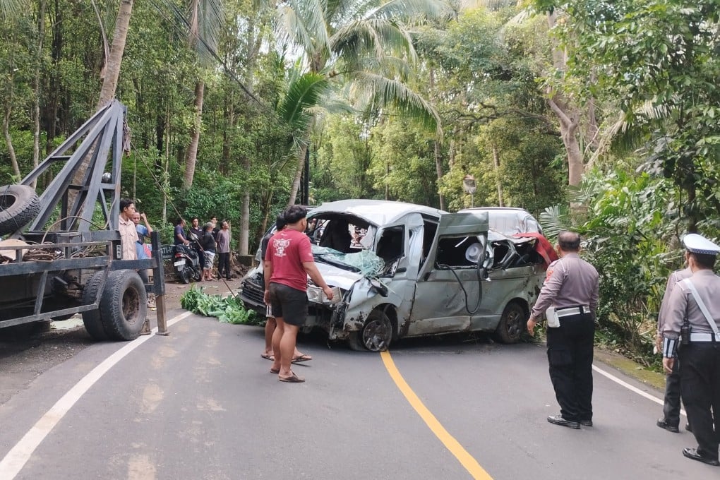 The wreckage of the minibus that carried Chinese tourists in Bali, Indonesia, on Friday. Photo: AP