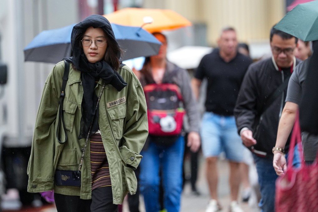 Pedestrians in Tsim Sha Tsui brave the wind and rain in October. The minimum temperature will be about 14 degrees in urban areas on Wednesday and Thursday. Photo: Jelly Tse