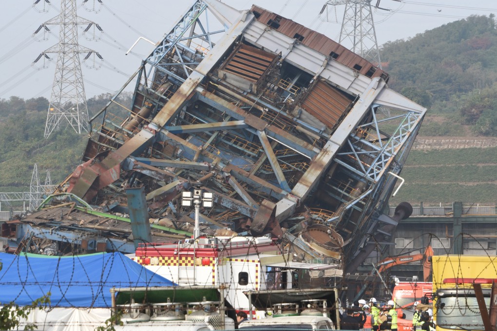 Rescuers work near a tower that collapsed at a decommissioned power plant in Ulsan, South Korea, on November 7. Photo: Newsis/AP