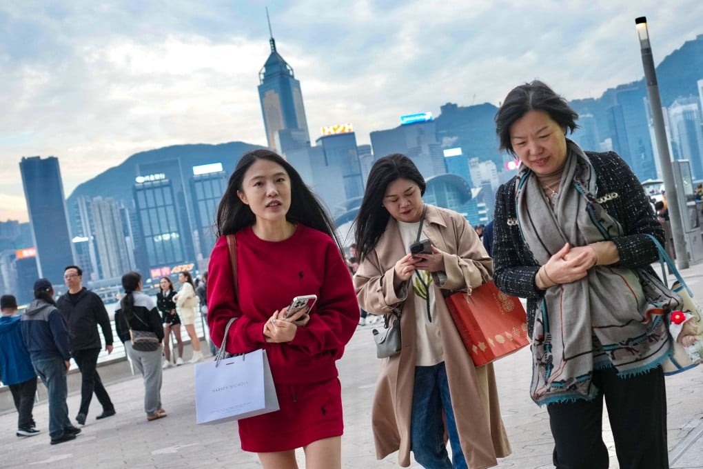 Hongkongers will feel even colder than the actual temperature due to a “wind chill effect” as the mercury is expected to drop to around 14 degrees Celsius. Photo: Karma Lo
