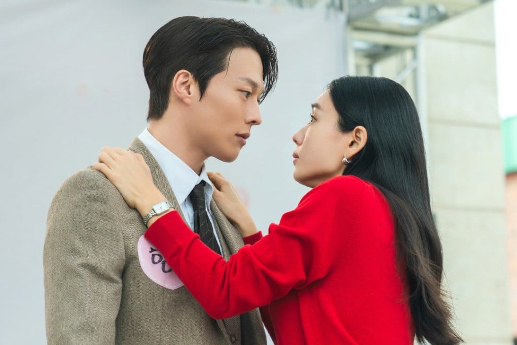Jang Ki-yong (left) and Ahn Eun-jin in a still from the new romantic Korean drama Dynamite Kiss.