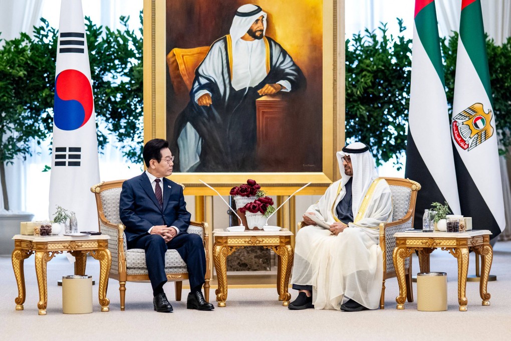 South Korean President Lee Jae-myung (left) with his UAE counterpart Sheikh Mohamed bin Zayed Al Nahyan in Abu Dhabi on Tuesday. Photo: UAE Presidential Court/AFP
