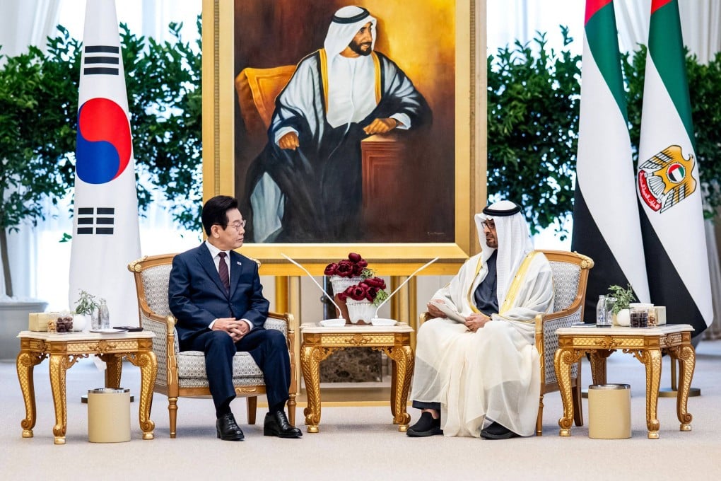 South Korean President Lee Jae-myung (left) with his UAE counterpart Sheikh Mohamed bin Zayed Al Nahyan in Abu Dhabi on Tuesday. Photo: UAE Presidential Court/AFP