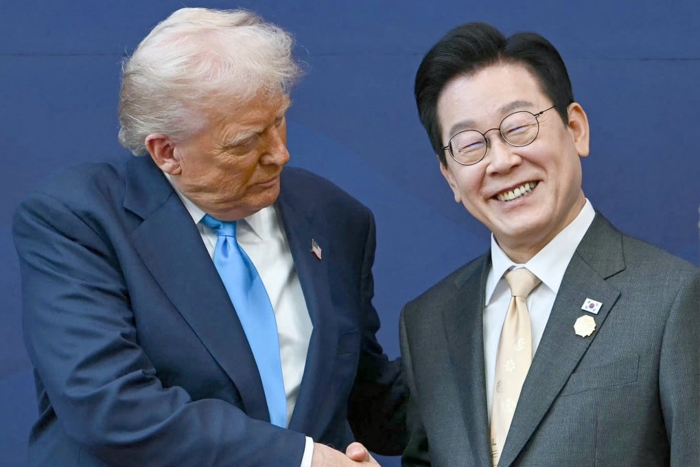 US President Donald Trump shakes hands with South Korean President Lee Jae-myung at a ceremony in Gyeongju, South Korea, on October 29. Photo: Getty Images/TNS/AFP