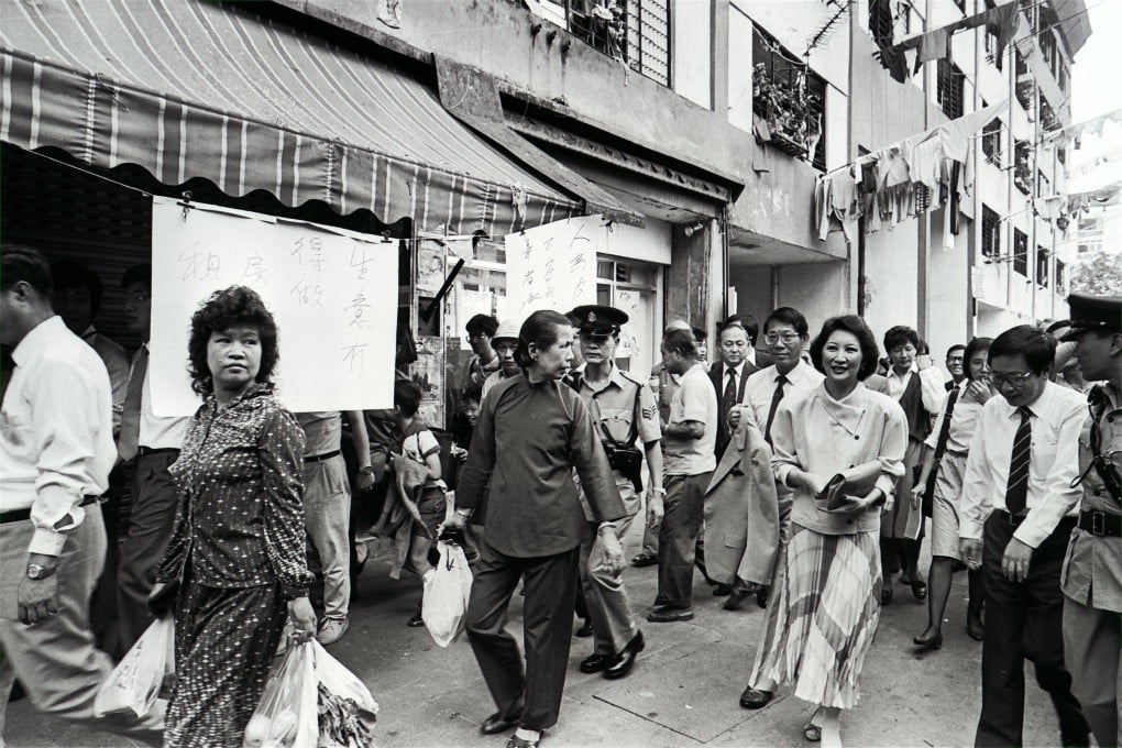 Lydia Dunn (third from right) leading other Executive and Legislative Councillors to inspect the sub-standard housing blocks in Kwai Fong Estate on November 23, 1985. Photo: SCMP