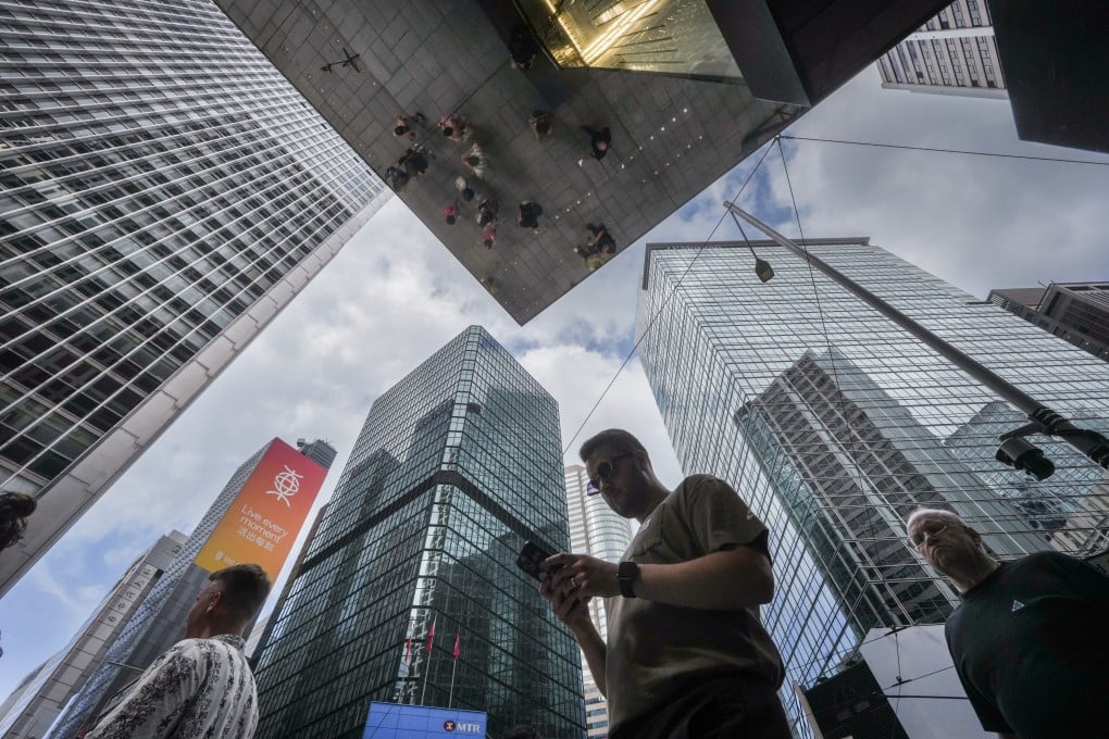 Prime office rents in Hong Kong and Singapore are set to reach parity within two years. Photo: Sun Yeung