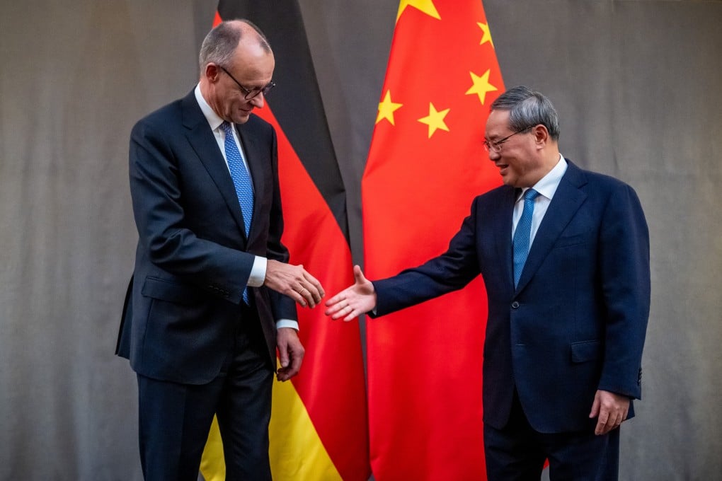 German Chancellor Friedrich Merz (r) takes part in a bilateral meeting after the G20 summit alongside Chinese Premier Li Qiang. The G20 summit took place in Africa for the first time. Photo: dpa