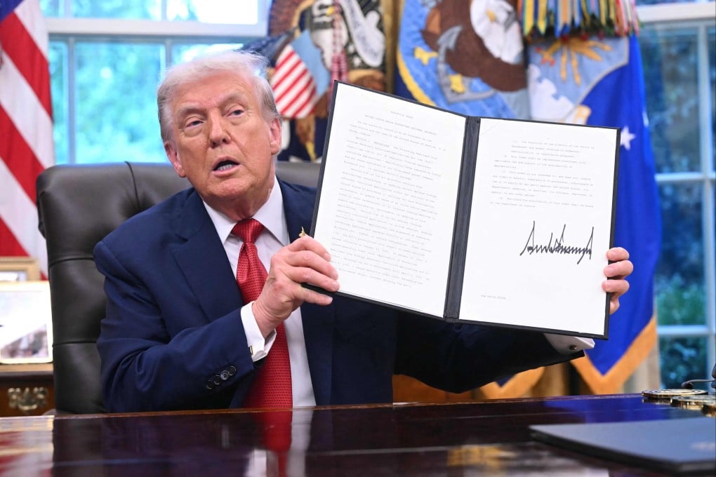 US President Donald Trump shows an executive order regarding TikTok on September 25, stating that a US version of the app would use a homegrown model of its algorithm, addressing a key issue for keeping the Chinese-owned platform operating in the US. Photo: AFP