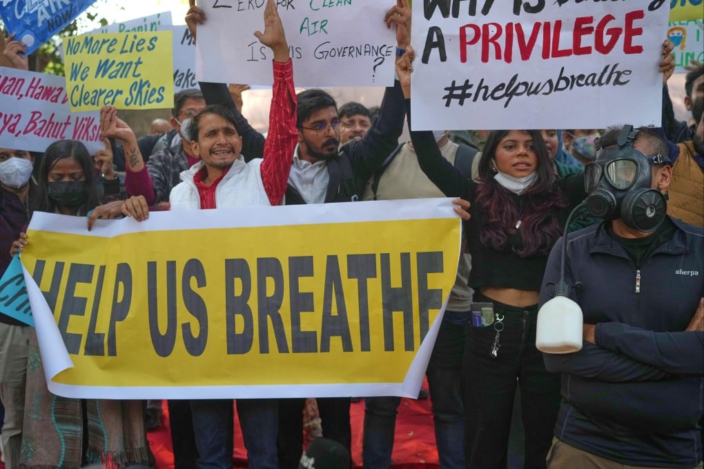 People protest about a lack of action to control air pollution in New Delhi, India, on November 18. Photo: AP