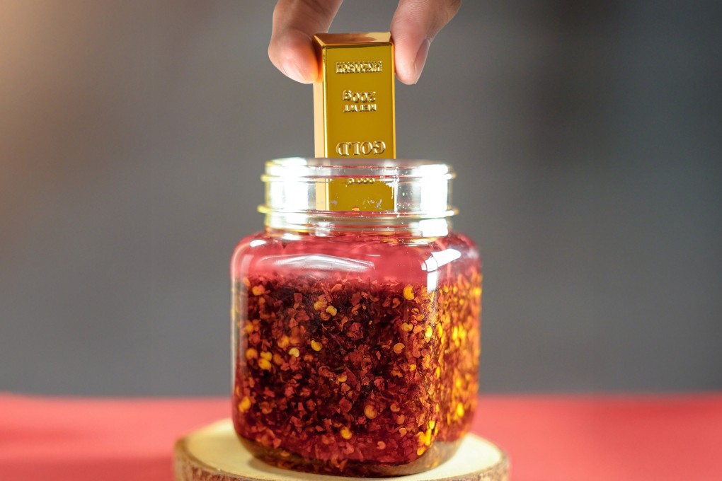 An elderly Chinese man who hid two small gold bars in a jar of chilli sauce before sending them to a “friend” turned out to be the victim of an investment scam. Photo: Shutterstock