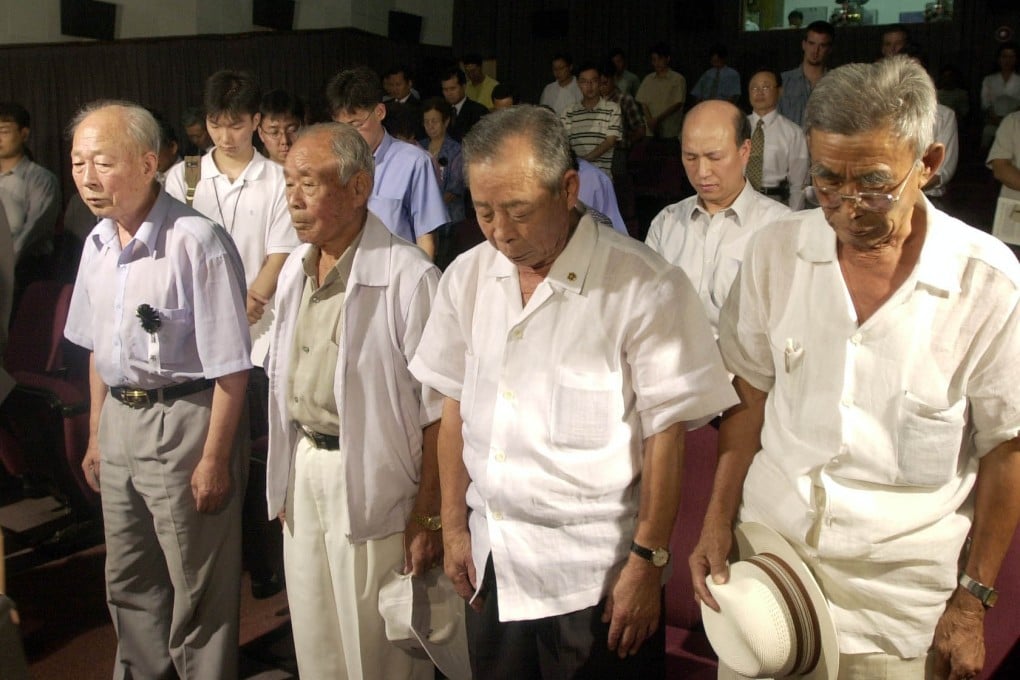 South Korean survivors gathered in Seoul in 2001 to pay tribute to victims of the sunken Imperial Japanese Navy transport vessel Ukishima Maru. Photo: AP