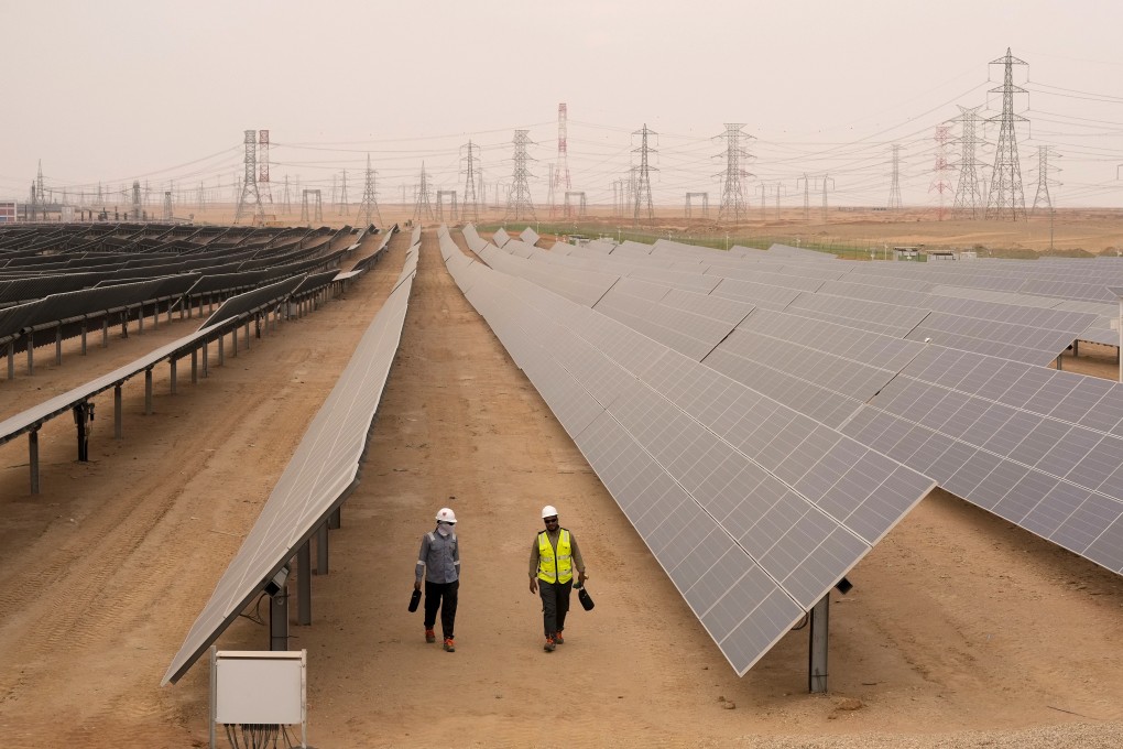 Engineers walk past solar panels at Benban Solar Park, one of the world’s largest solar power plants, in Aswan, Egypt, on October 19, 2022. Photo: AP