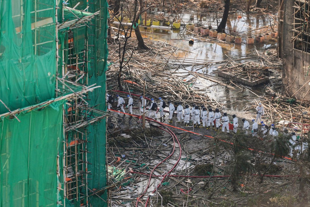 DVIU squad members head to Wang Cheong House. Photo: Eugene Lee