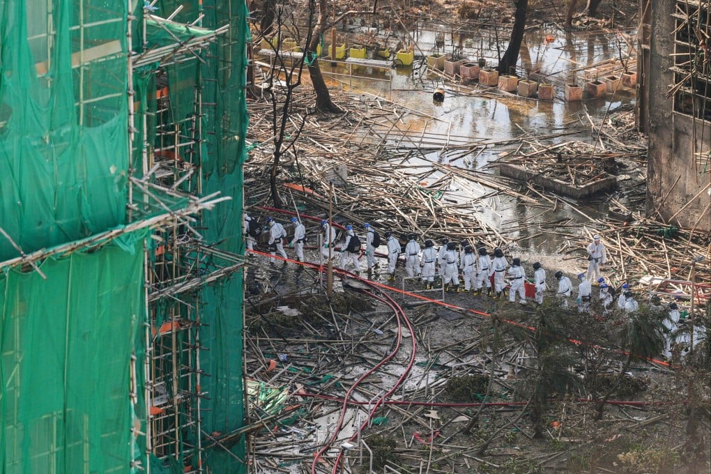 DVIU squad members head to Wang Cheong House. Photo: Eugene Lee