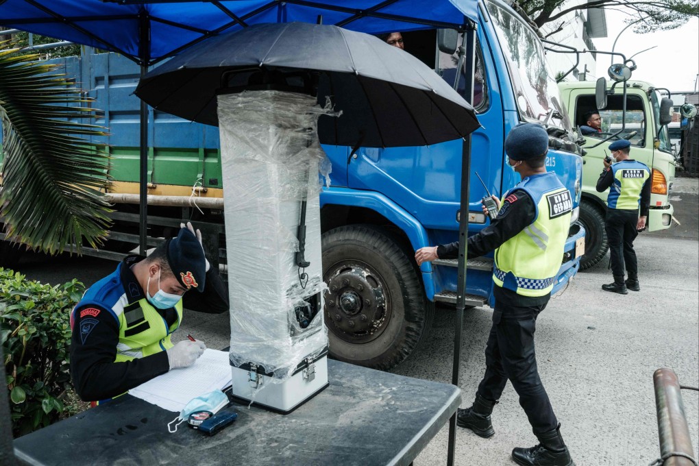 Police officers inspect trucks and record vehicle registration numbers at the Modern Cikande Industrial Estate, where the radioactive isotope caesium-137 was detected in October. Photo: AFP