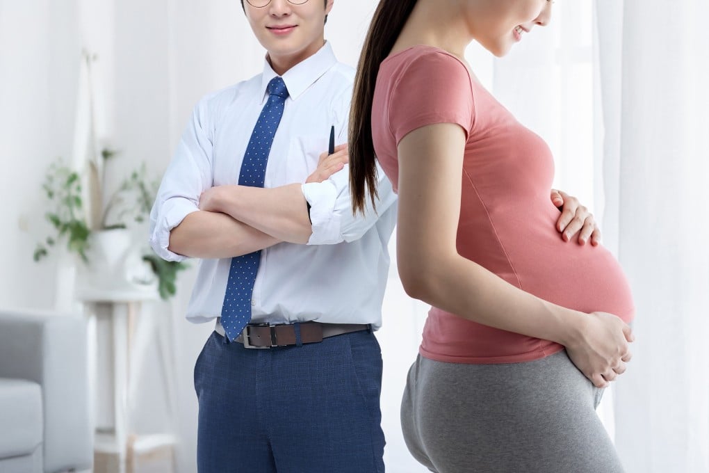 A parenting app in China sent expectant fathers uncomfortable messages about body changes of pregnant women. Photo: SCMP composite/Shutterstock