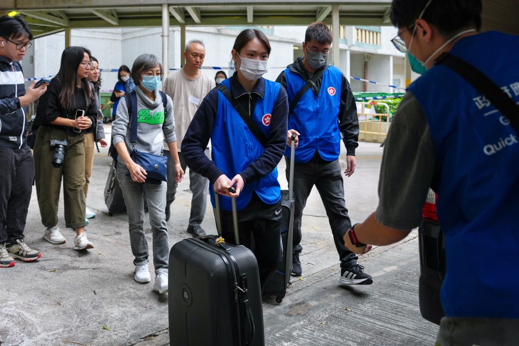 Government staff help residents of Wang Chi House to collect their belongings. Photo: Karma Lo