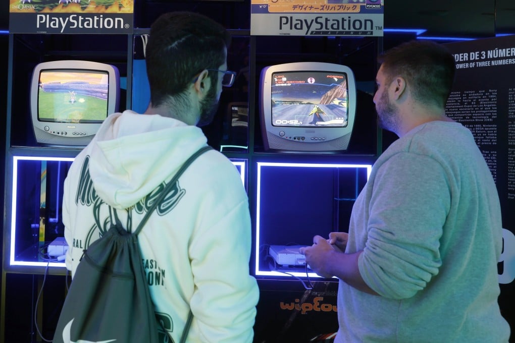 People play Wipeout at an exhibition tracing 30 years of the PlayStation console at the OXO Video Game Museum in Malaga, Spain, on November 13, 2025. Photo: EPA