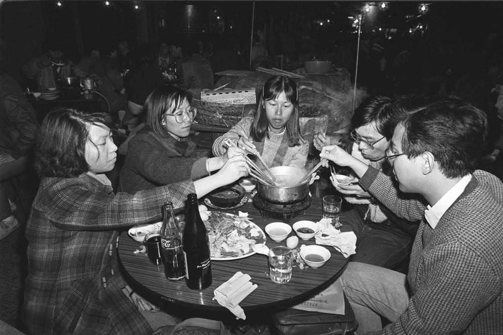 On a cold winter night in 1984, people tuck into a hotpot meal at a street-side food stall in Hong Kong, locally called a “dai pai dong”. Photo: SCMP Archives