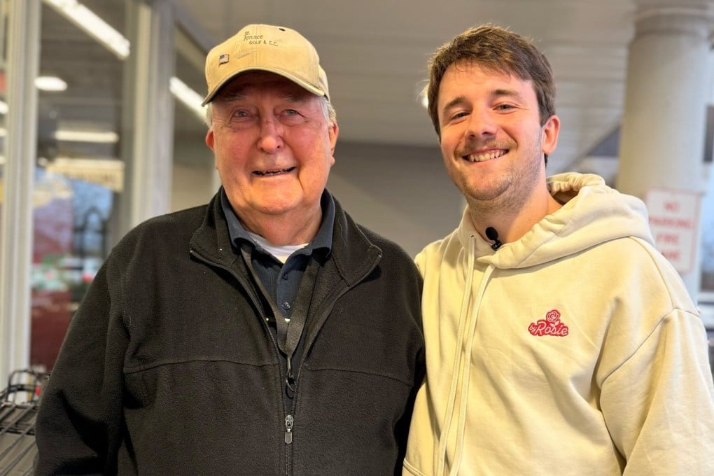 Australian influencer Sam Weidenhofer (right) with 88-year-old US supermarket worker Ed Bambas from Michigan. Photo: Instagram/itssozer