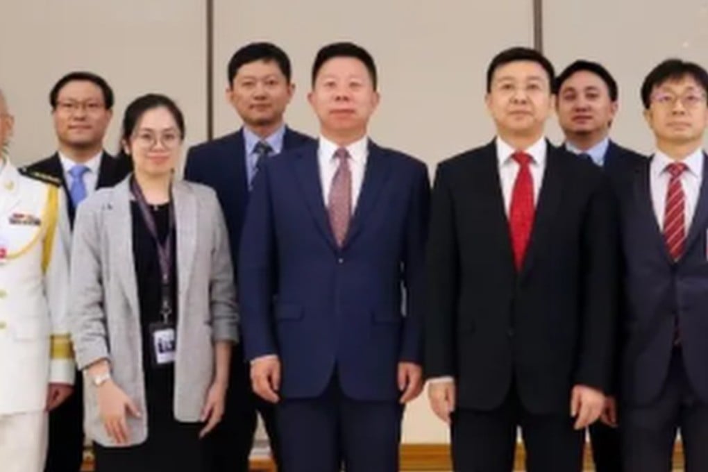 Jing Quan (centre), China’s new ambassador to the Philippines, has vowed to safeguard Beijing’s national interests while serving as a bridge to stabilise China-Philippines relations. Photo: QQ.com