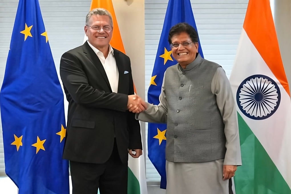 European Trade Commissioner Maros Sefcovic (left) shakes hands with Indian Commerce Minister Piyush Goyal in India on Monday. Photo: X/MarosSefcovic