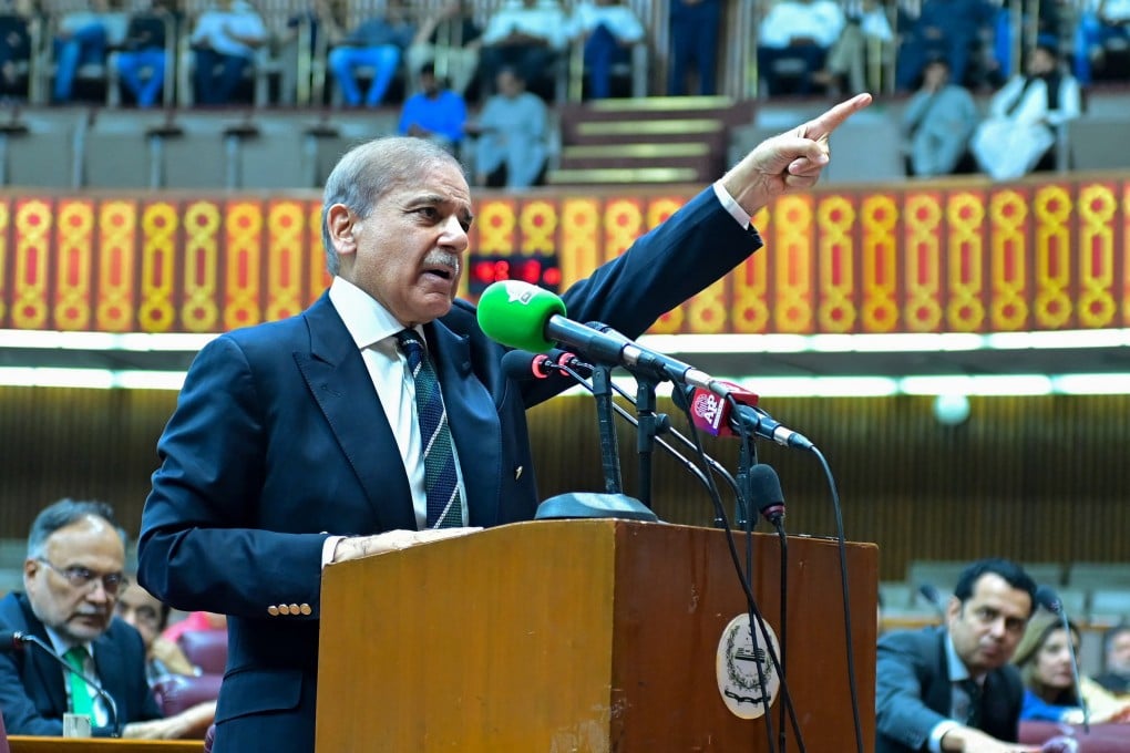 Pakistani Prime Minister Shehbaz Sharif addresses a special session of the National Assembly in Islamabad on May 7 after India and Pakistan exchanged heavy artillery fire along their contested frontier. Photo: AFP
