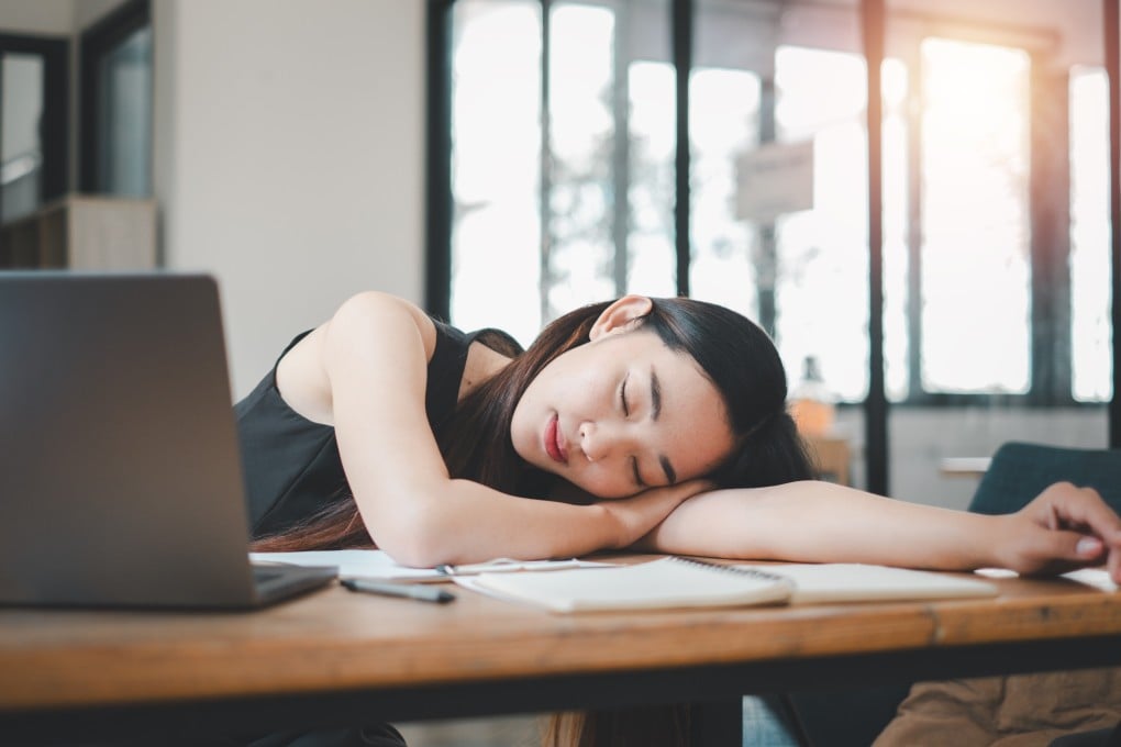The best time for a power nap is for 15 to 20 minutes after lunch, between 1pm and 2pm, one expert says. Photo: Shutterstock