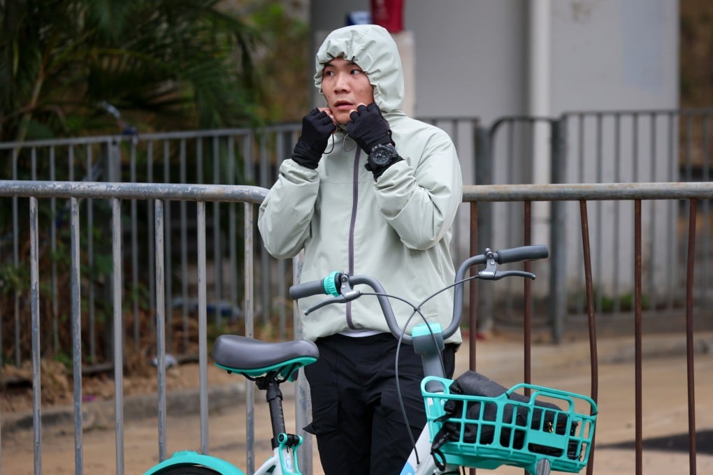 A bicyclist guards against the cold in Tai Po on Saturday. Photo: Dickson Lee