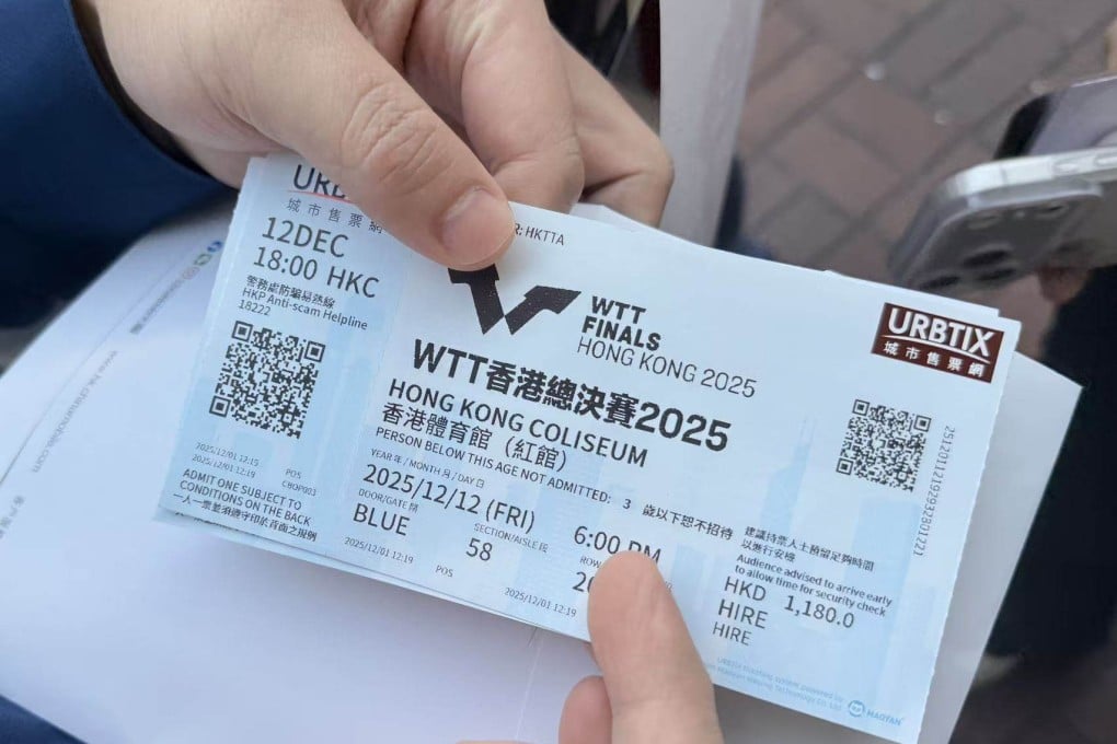 A fan buys two HK$1,180 tickets for 6,000 yuan outside Hong Kong Coliseum. Photo: Stephy Zhang