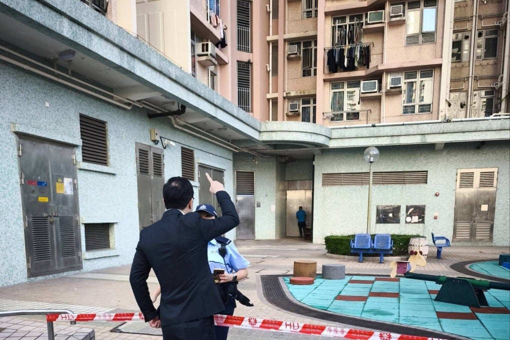 Kwun Tong district councillor Jack Cheung speaks to a police officer at the scene. Photo: Chueng Ki-tang