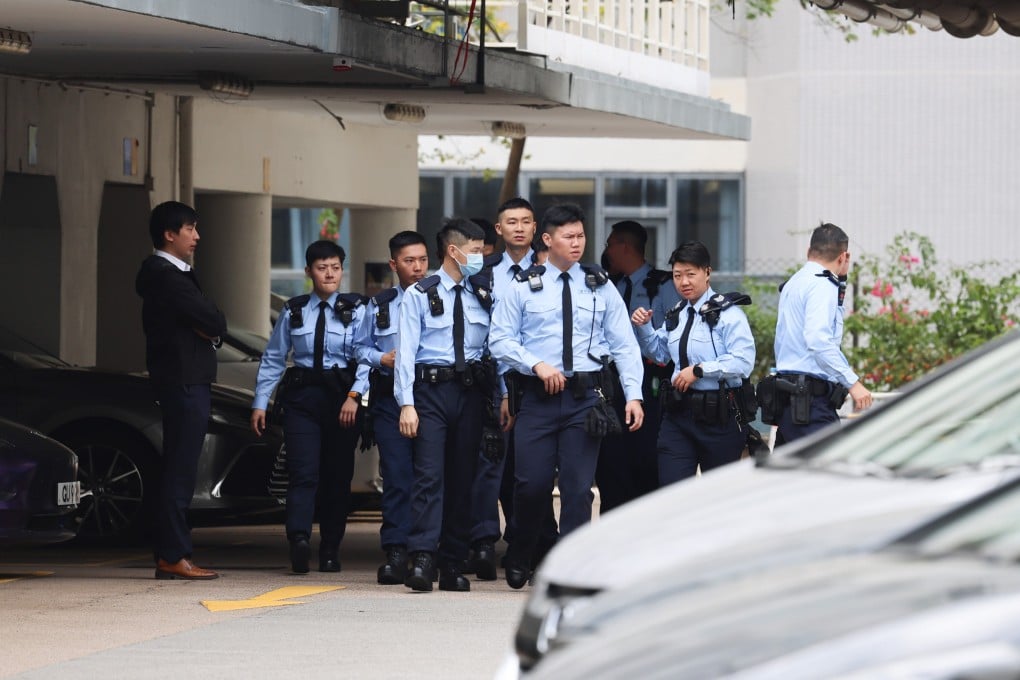 Police officers conduct a search operation at Queen Elizabeth Hospital after a robbery suspect fled while being escorted for treatment. Photo: Jelly Tse