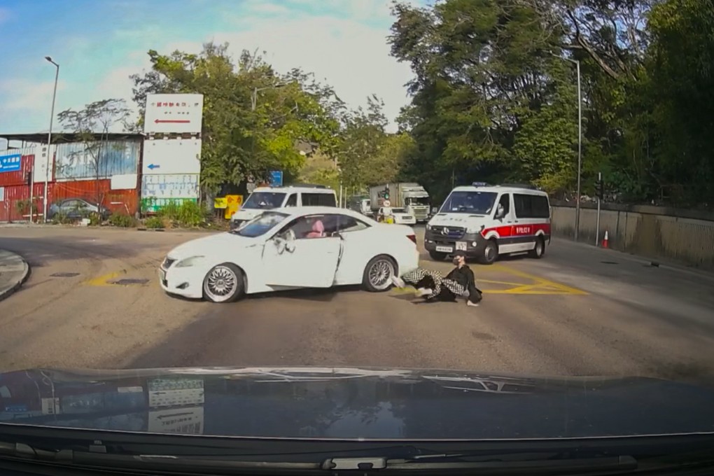 A passenger falls out of the car as police vans chase the suspects. Photo: Facebook/Lau Kai Chung