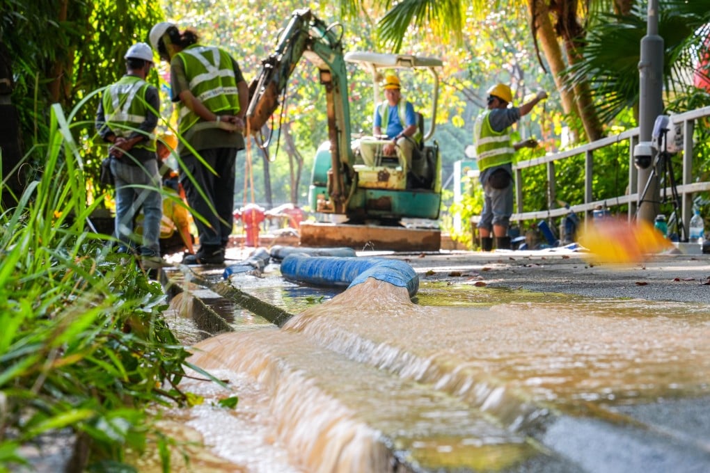 A burst pipe on San Wan Road in Sheung Shui, has left thousands of households without water. Photo: Eugene Lee
