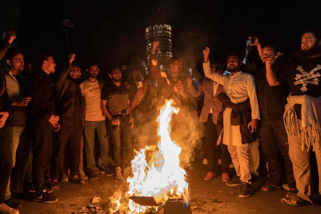 Protesters chant slogans around a fire in Dhaka on December 18 after the death of youth leader Sharif Osman Hadi, whose killing triggered unrest in the Bangladeshi capital and other parts of the country, including attacks on media offices, authorities said. Photo: AFP