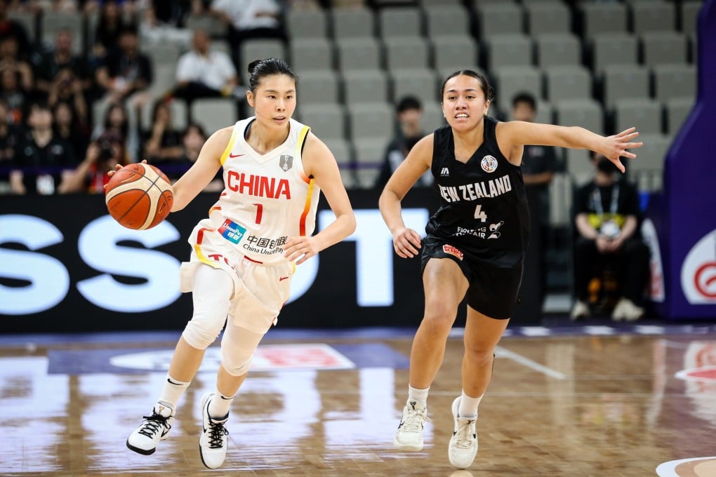 In the fake video, the manipulated image of Wang Siyu (left) claims to have carried China during the 2025 FIBA Women’s Asia Cup. Photo: Getty Images