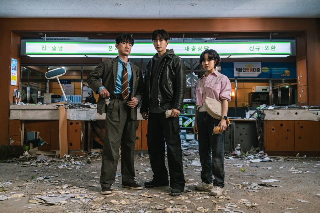 (From left) Kim Byong-chul, Lee Jun-ho and Kim Hyang-gi in a still from Cashero. Photo: Kim Hobin/Netflix