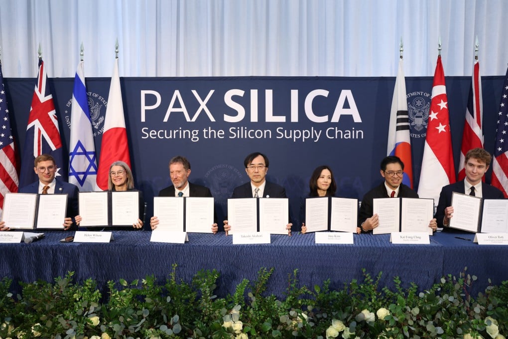 Representatives of the “Pax Silica” signatories hold signed documents at a summit held in Washington on December 12. The initiative is America’s new vision for the international AI supply chain. Photo: Getty Images/AFP