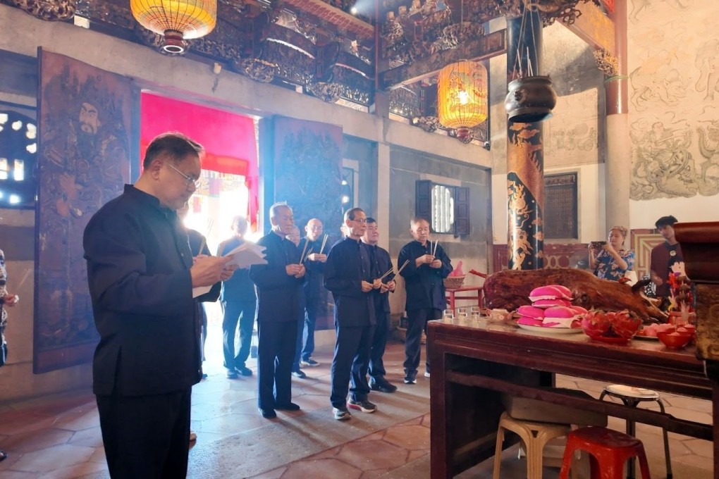 The Khoo elders observe the Tung Chen prayer ceremony in the ancestral hall of the Long San Tong Khoo Kongsi on December 20. Photo: Ushar Daniele