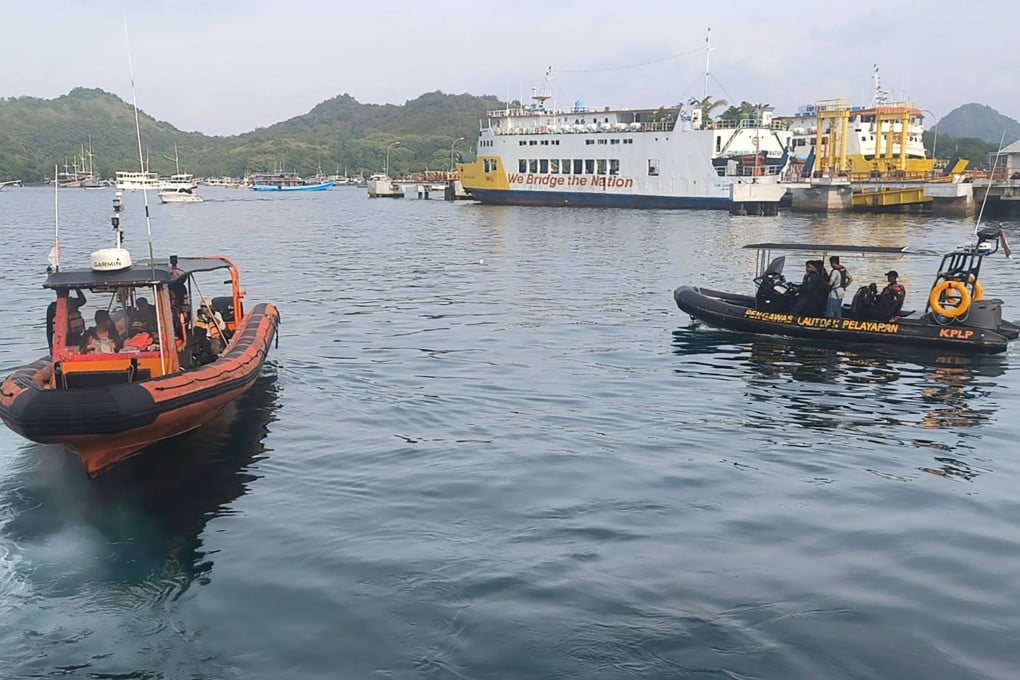 Indonesian rescuers prepare to look for missing foreign tourists in the Padar Island Strait on Saturday. Photo: Basarnas/AFP
