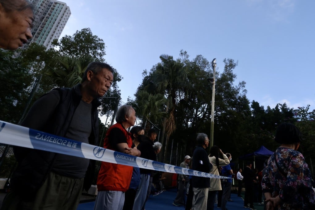 Residents of Fu Shin Estate in Tai Po held a meeting on December 20 to discuss their own renovation project after the nearby fire tragedy. Photo: Jonathan Wong